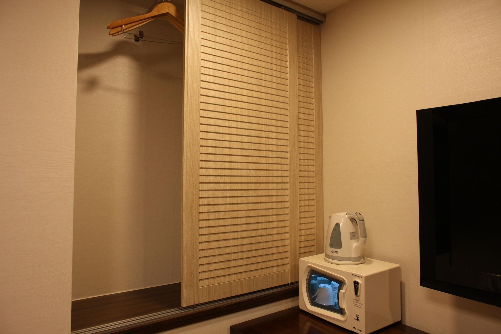 Hill House Myeongdong Hotel