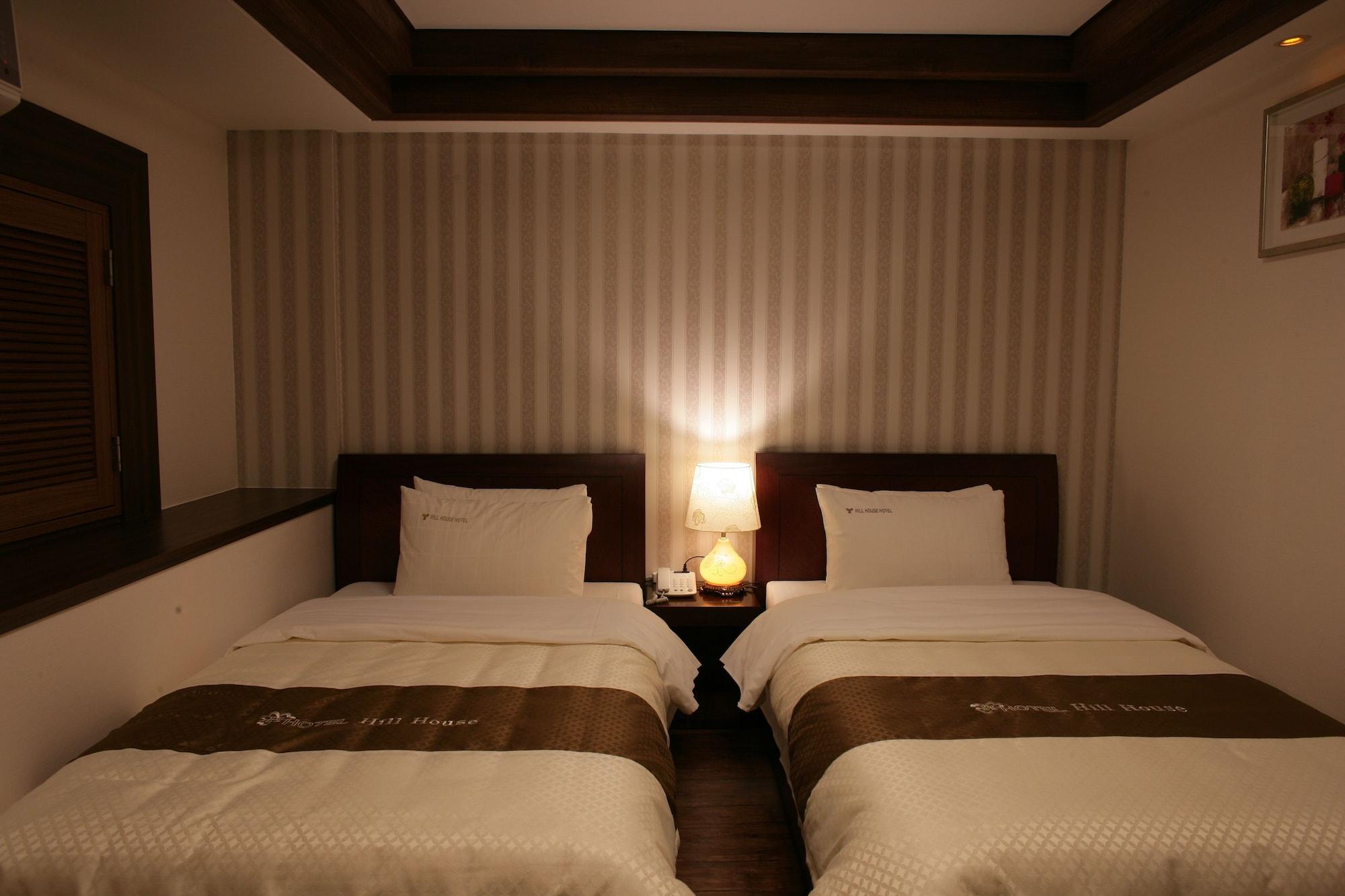 Hill House Myeongdong 3*