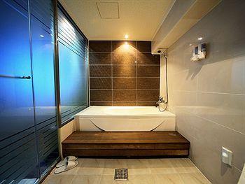 Hill House Myeongdong 3*