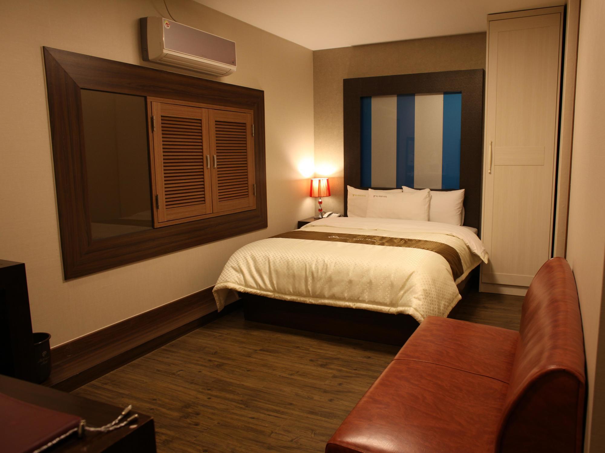 Hill House Myeongdong 3*