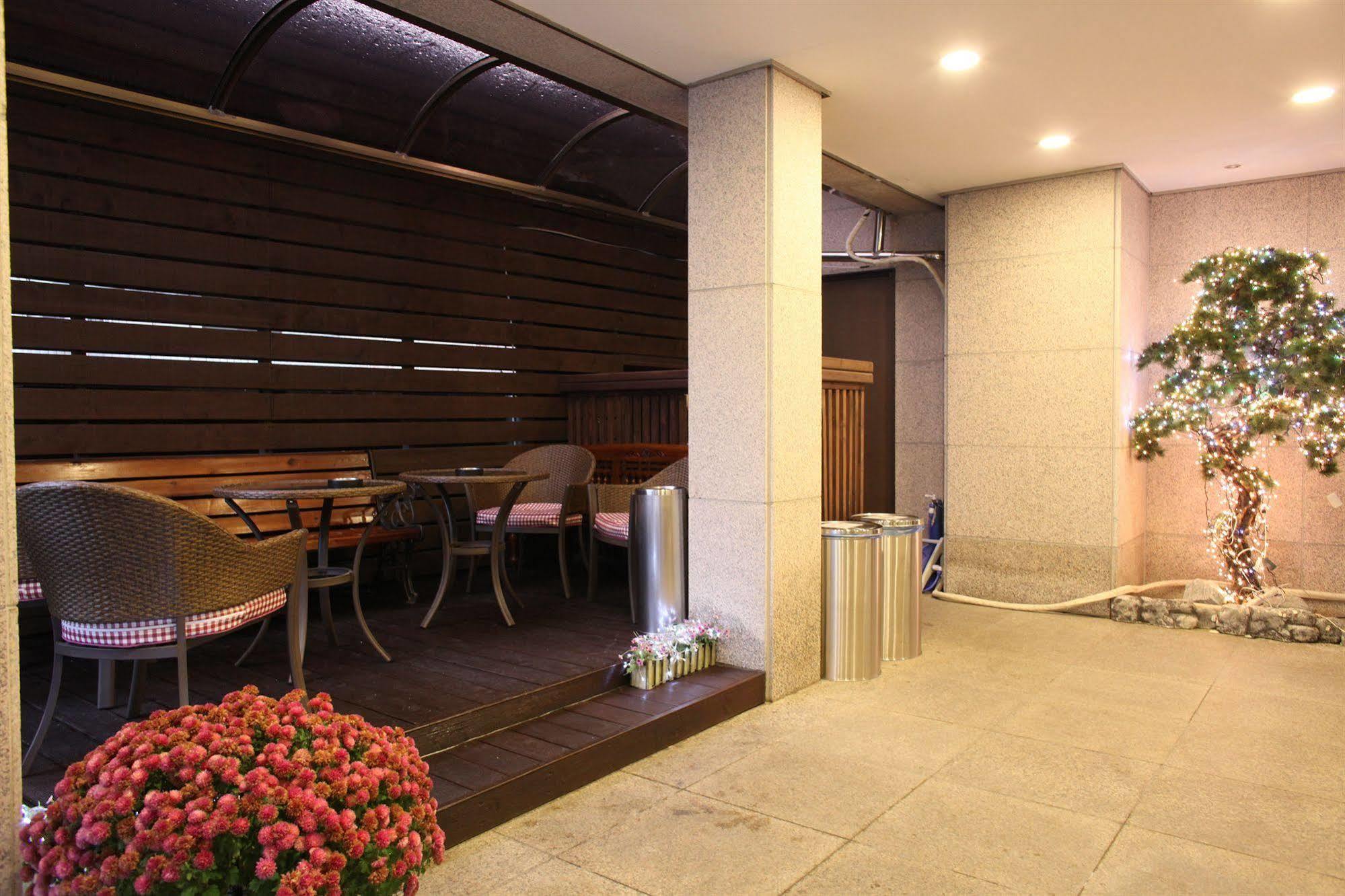 Hill House Myeongdong Seul