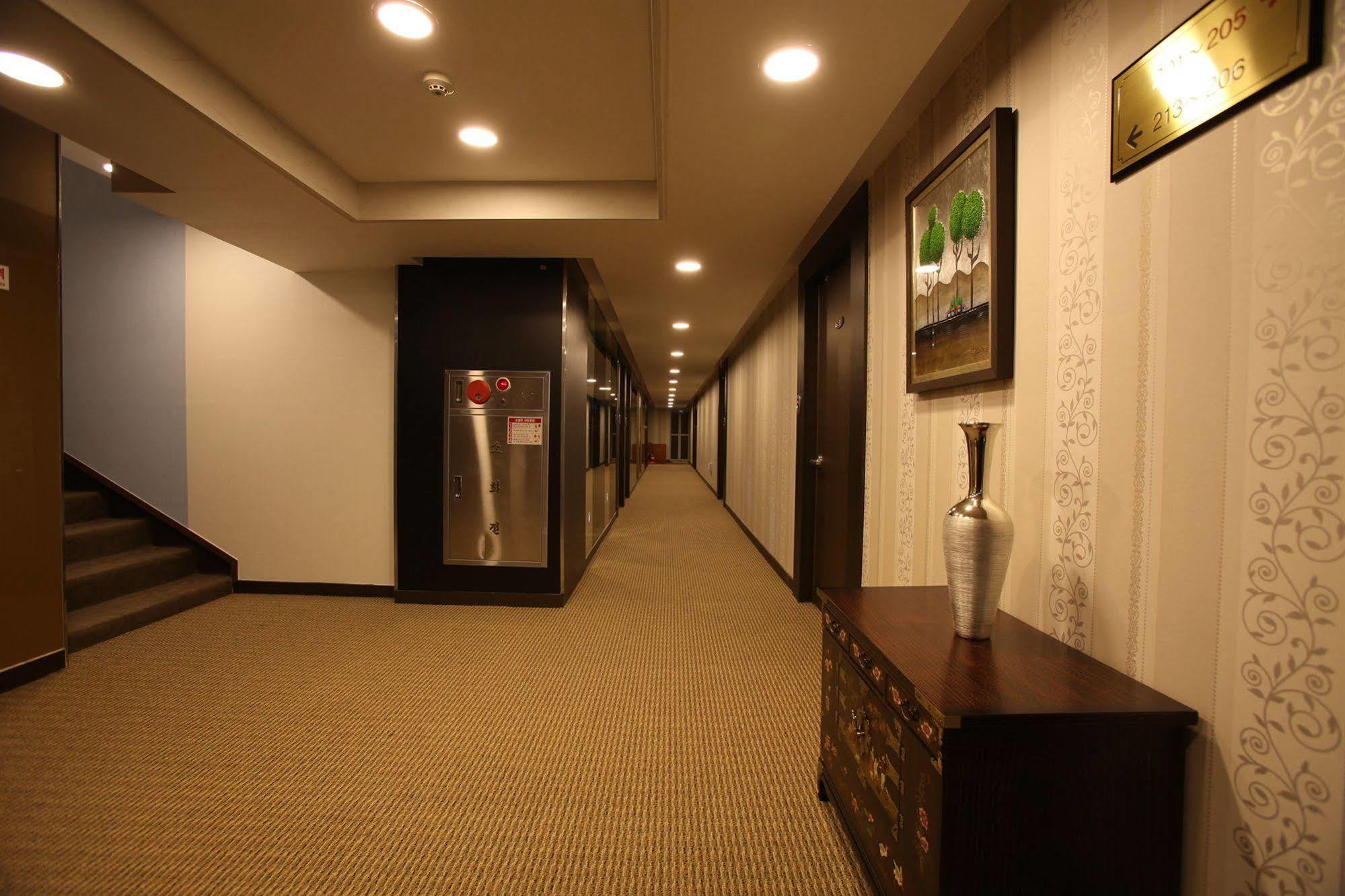 Hotel Hill House Myeongdong 3*